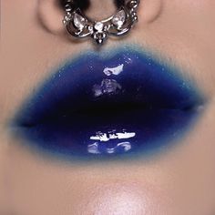 Blue Lip Makeup Look, Blue Makeup Lips, Blue Lip Makeup, Blue Lips Aesthetic, Blue Lipstick Aesthetic, Blue Lipstick Looks, Blue Drag Makeup, Blue Aesthetic Makeup, Blue Goth Makeup