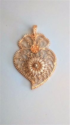 You will receive one piece The measurements are 8 cm = 3.15 inches Thank you for shopping on ROYALcraftPT!! Valentine's Day Gold Necklace With Intricate Design, Ornate Gold Necklaces For Valentine's Day, Ornate Gold Necklace For Valentine's Day, Gold Filigree Heart Necklace, Gold Heart Filigree Necklace, Ornate Gold Heart Pendant Jewelry, Ornate Gold Heart Pendant Necklace, Ornate Gold Jewelry With Heart Charm, Heart Flower