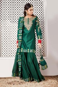 Shop for Pink City Green Silk Chanderi Kurta Gharara Set for Women Online at Aza Fashions Garara Dress, Gharara Designs, डिजाइनर कपड़े, Hand Embroidery Work, Kurti Embroidery, Bandhani Dress, Indian Party Wear, Pink City, Pakistani Fashion Party Wear