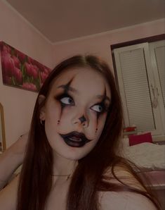 Halloween makeup clown dark Halloween Makeup Devil, Halloween Looks Makeup, Halloween Devil Makeup, Halloween Makeup Ideas Scary, Devil Makeup Halloween, Clown Makeup Halloween, Girl Halloween Makeup