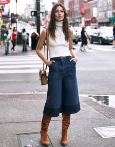 Rock Chic Style, How To Wear Culottes, Denim Culottes, Look Jean, Lily Aldridge, Double Denim, Jeans Rock, Trend Fashion