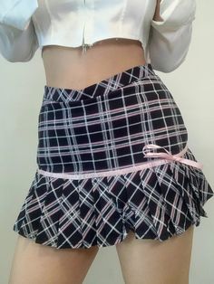 𝔇𝔢𝔱𝔞𝔦𝔩𝔰: Style: Egirl, Y2K, Kawaii Goth Material: Polyester, soft durable material The checkered pattern is completely on trend, while the delightful pink bowtie adds a touch of playfulness to the look. It's not just cute, but superbly comfortable as well. Made with premium fabric, perfect for everyday wear Free Shipping with over 80 $ purchase! We ship worldwide! SIZE LENGTH WAIST HIPS 13 in 26 in 35 inM 13 in 28 in 37 inL 14 in 29 in 39 inItem measured by hands may have 1-2 in differences.S...