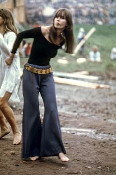 Woodstock Fashion, 70s Inspired Outfits, 60s 70s Fashion, Mode Hippie, 60s And 70s Fashion, 70s Inspired Fashion, 70s Outfits