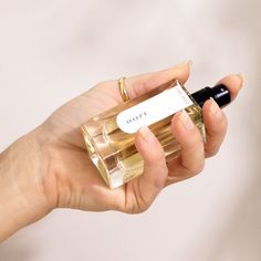 15 Sustainable, Ethical and Non-Toxic Perfume Brands Instagram Branding Design, Perfume Ad, Perfume Packaging, Bergamot Oil, Misty Morning, Cruelty Free Brands, Perfume Design