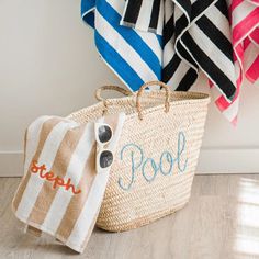 Customized Straw Tote Bag – FindingHopeandJoy School Pouch, Birthday Gift Basket, Shower Bag, Style Marocain, Greek Gifts, Tote Bag Beach, Straw Basket, Straw Tote Bag, Stylish Mom