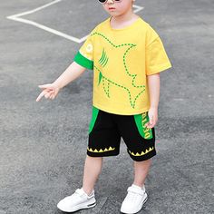 Boy Shark Pattern Sporty Suit - PrettyKid Sports T-shirt With Contrast Color And Short Sleeves, Sporty T-shirt With Cartoon Print, Short Sleeve Sports T-shirt With Contrast Color, Sporty Suit, Sports Cartoon Print Short Sleeve T-shirt, Summer T-shirt With Shark Design, Short Sleeve, Shark Pattern, Anchor Embroidery, Infant Clothing