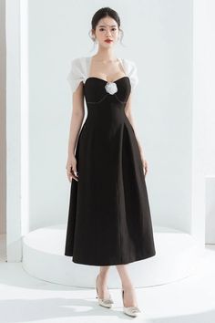 Buy Vera A-line Semi-Heart Neck Polycotton Midi Dress at the lowest price in United States. Check reviews and buy Vera A-line Semi-Heart Neck Polycotton Midi Dress today. Queen Anne Neckline, Dancer Lifestyle, Mean Blvd, Fancy Outfits, Queen Anne, Stunning Dresses, Designer Collection, The Queen, White Green