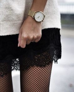 Short Lace Skirt, Lace Skirt Outfit, Mode Tips, Mode Hippie, Fishnet Tights, Outfit Inspiration Fall, Fishnet Stockings, Outfit Trends, Skirt Outfit