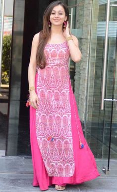 Trendy Kurti, Simple Suit, Trendy Outfits Indian, Latest Model Blouse Designs, Fancy Sarees Party Wear, Simple Kurti Designs