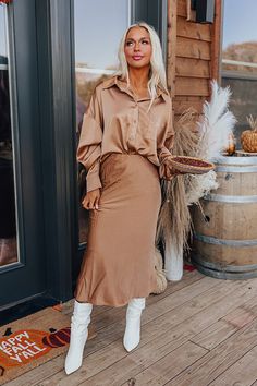 Satin Skirt Outfit, Skirt Outfits Fall, Winter 23, Beautiful Skirt, Fall Aesthetic, Beautiful Skirts, Satin Skirt, Style And Grace, Cute Everyday Outfits