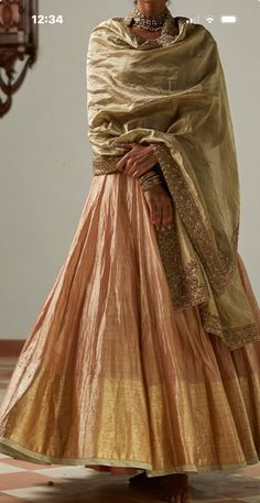 Tissue Gown, Classy Lehenga, Tissue Dress Designs, Indo Western Gowns Party Wear, Tissue Lehenga, Bandhani Dress, Deepika Padukone Style, Indo Western Dress, Indian Saree Blouses Designs