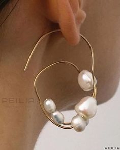 Peilia - Asymmetric Pair of Elegant Beaded Abstract Earrings Abstract Earrings, Open Hoop Earrings, Chic Earrings, Round Circle, Circle Earrings, Jewelry Inspo, Baroque Pearls, White Pearl, Fashion Earrings