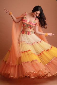 Tule Rok, Wedding Lehenga Designs, Traditional Indian Dress, Traditional Indian Outfits, Designer Party Wear Dresses