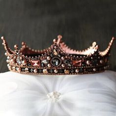 King And Queen Crowns, Flower Crown Hairstyle, Crown For Women, Vintage Wedding Hair, Pearl Tiara, Bridal Hair Jewelry, Crystal Tiaras, Hair Jewelry Wedding, Hair Decorations