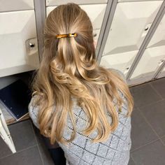 French Hairstyle, Autumn Hair, Wavy Hairstyle, Warm Blonde, French Hair, Quick Hairstyles, Cozy Fall, Down Hairstyles