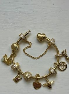 Pandora Gold Bracelet Ideas, Good Pandora Bracelet, Accessories Aesthetic Bracelets, Mixed Pandora Bracelet, Pandora Jewelry Gold, Gold Charm Bracelet Pandora, Good Charm Bracelet, Pandora Mixed Metal Bracelet, Pandora Bracelet Silver And Gold