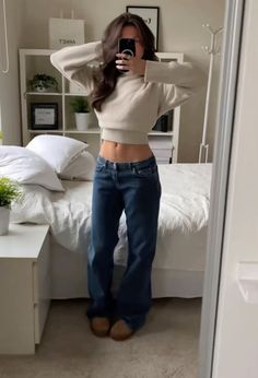 Boyfriend Family Dinner Outfit, Grey Bootcut Jeans Outfit, Red Campus Outfit, Accessorising Outfits, 90s Model Aesthetic, Family Dinner Outfit, Accessorizing Outfits, Cold Outfit, Sixth Form Outfits