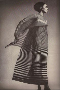 Donyale Luna in Trigere / Harper's Bazaar April 1965 / Richard Avedon Donyale Luna, Black Supermodels, Detroit Fashion, African American Fashion, David Bailey, Fashion 1960s, Jeff Buckley, Famous Black