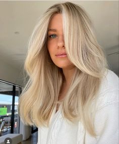 Angelic Angel, Heels Shoes For Women, Low Heels Shoes, Warm Blonde Hair, Blonde Hair Goals, Perfect Blonde Hair, Bright Blonde Hair, Wedding Hair Colors, Summer Blonde Hair