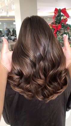 Brown Hair Looks, Brown Hair Inspo, Brunette Hair With Highlights, Brunette Balayage Hair, Brown Hair Balayage, Balayage Brunette, Hair Color And Cut, Long Wavy Hair, Hair Inspiration Color