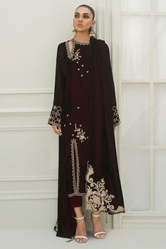 🌺Beautifull pure hand made customised outfit for wedding and party wear, We use high quality velvet fabric also organza and silk 🌺FABRIC:- dark wine pure velvet kurta and silk for trouser. 🌺PATTERN:- Straight shirt kameez with long sleeves and side key hole neck, side slit cut kurta and straight trouser pant, sleeves full long . 🌺WORK:- Golden and beige Resham needle thread work floral design, embellished with shine zari, small beads and sitara,back boota on the kameez,and front back slit, d Embellished Outfit, Sania Maskatiya, Velvet Kurta, Velvet Dress Designs, Embellished Clothing, Salwar Kamiz, Style Hijab, Party Kleidung, Pakistani Bridal Dresses