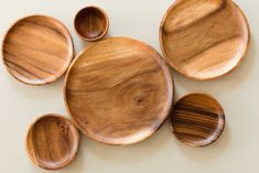 wooden bowls and plates arranged on top of each other in the shape of a circle