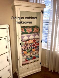 Quilt Cabinet, 2023 Home Interior, Hutch Ideas, Old Hotel, Quilt Room, Craft Organizer, Quilt Display, Chalk Painting, Quilts Decor