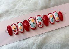 Креативные идеи маникюра Two Different Color Nails On Hands, Colorful Gel Nails Designs, Press On Nail Inspiration, Embroidery Nail Art, Red Blue Yellow Nails, Red Edgy Nails, Turquoise And Red Nails, Pan Pride Nails, Mexican Flower Nails