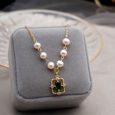 Emeralds Jewellery, Green Pendant Necklace, Emerald Necklace Pendant, Natural Pearl Necklace, Green Pendant, Green Pendants, Lace Necklace, Gold Pearl Necklace, Cz Necklace