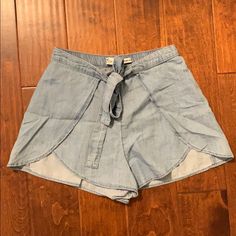 Hollister High Waisted Shorts Brand New With Tags Never Worn * Pet Friendly And Fragrance Friendly Home Blue Wide Leg Jean Shorts For Summer, Blue Wide Leg Shorts For Summer, Blue Wide-leg Shorts For Summer, Chic Denim Shorts For Vacation, Blue Wide Leg Spring Shorts, Blue Wide Leg Shorts For Spring, Blue Wide-leg Spring Shorts, Light Wash Short Bottoms For Day Out, Light Wash Summer Shorts With Elastic Waistband