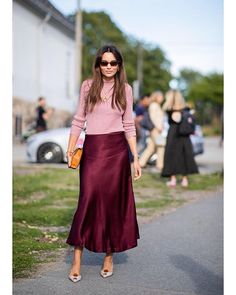 Satin Skirt Street Style, Silk Skirt Outfit, Maroon Skirt, Walking Down The Street, Slip Skirts, Fashion Trends Winter