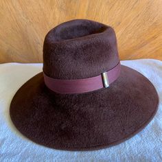 Gigi Burris Millinery Drake | Chocolate Hat Size M 22 56 Excellent Pre Owned Condition Never Use This Hat Kinda Too Big For Me Pls. Refer To The Photos Elegant Wide Brim Hat Bands In Brown, Designer Brown Brimmed Hat, Designer Brown Hat With Short Brim, Hat Sizes, Drake, Women Accessories, Hats, Women Shopping, Color