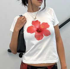 Introducing 'Hibiscus' baby tee.  ★ This is a short fit graphic tee (baby-tee) meaning its not too long, not too cropped, but just the perfect length to be your next go-to tee.  ★ Soft and durable, 100% cotton fabric  ★ We offer worldwide shipping - all of our tees are made to order and shipped locally to you. * CARE INSTRUCTIONS * - Machine wash recommended cold 30C or 90F - Do not bleach  - Tumble dry recommended low heat  - Iron, steam or dry: low heat  * DELIVERY * - Standard UK shipping is estimated 4-5 business days  - Standard USA shipping is estimated 4-7 business days - Standard European shipping is estimated 4-7 business days - Standard Australian shipping is estimated 6-8 business days  - Standard Canadian shipping is estimated 3-7 business days - Rest of World 7-10 business day Cheap Hibiscus Print Short Sleeve T-shirt, Affordable White Hibiscus Print Top, Cheap White Hibiscus Print Top, Short Sleeve T-shirt With Hibiscus Print, Tabitha Swatosh Flower Shirt, Hibiscus Flower Shirt, Flower Tops Outfit, Flower Graphic Tee, Hibiscus Shirt