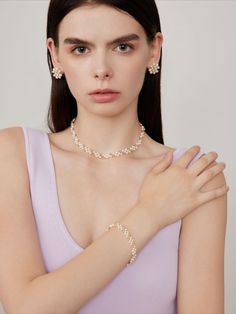 This stunning piece features a seamless fusion of delicate gold beads, creating a mesmerizing interlocking pattern. Crafted with precision and attention to detail, this choker necklace exudes elegance and sophistication, adding a touch of luxury to any ensemble. Elevate your look with this versatile accessory, perfect for both casual and formal occasions. Metal: 14K Gold Filled Gemstone: Freshwater Pearl Length: 350mm(Includes extension chain 50mm) Width: 8mm(including metal parts)