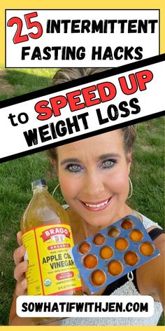 In this post I will share 25 UNIQUE intermittent fasting hacks for fast weight loss. These MUST KNOW weight loss tips helped me lose 46 Pounds in 4 Months with intermittent fasting! Maximize your weight loss results with these 25 weight loss tips that totally get the job done. From breaking your fast with apple cider vinegar (ACV) to ending your fasting window with a Coconut Oil Keto Fat Bomb, you'll learn how to mix up your intermittent fasting schedule and effectively implement these 25 effective hacks in combination with this popular dieting technique for fast and sustainable weight loss. Start your intermittent fasting journey today! Drinks For Intermittent Fasting, Intermittent Fasting Tips And Tricks, Tips On Fasting, Foods To Eat When Intermittent Fasting, Intermittent Fasting Menopausal, How To Intermittent Fast, Fasting Diet Intermittent Schedule, Alternative Day Fasting, Alternate Day Fasting Before And After