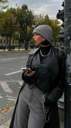 Fall 2023 Streetwear, High Fashion Inspo Outfits, Sammi Jefcoate Outfits, Classy Streetwear Outfits, Irisloveunicorns Outfits, European Street Fashion, Androgynous Fashion Women, Mode Hippie, New Outfit Ideas