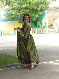 Lovelly green and brown 18th century dress Délicate robe | Etsy Vintage Green Dress With Historical Design, Green Vintage Dress With Historical Design, Green Historical Costume Dress, Green Princess Costume Dress, Medieval Green Dress For Costume Party, Medieval Green Costume Dress, Pearl Ornaments, 18th Century Dress, Girls Costumes