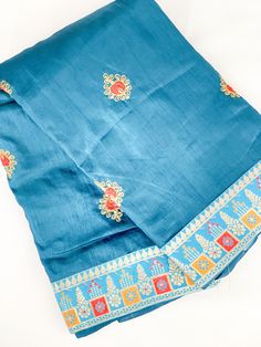 This soft silk saree comes in teal blue with border and authentic hand sticthed patterns. This saree includes a matching unstitched blouse piece which is customisable to fit all sizes. If you require the blouse to be stiched, We offer tailor service on request with additional cost. For more info please contact us and we will be happy to help.  🥻Occasion: Party, Sangeet, Wedding, Engagement, Outings, Bridal & festival. 🚚 Shipping : We offer International fast & secure shipping (Ask for more info) **Color may differ due to photography in light effect** Eid Puja Pre-draped Saree With Embroidered Border, Semi-stitched Bollywood Blouse Piece With Embroidered Border, Blue Pre-draped Saree With Zari Work For Festivals, Traditional Blue Pre-draped Saree With Dupatta, Blue Silk Pre-draped Saree For Traditional Ceremonies, Dola Silk Pre-draped Saree With Embroidered Border For Puja, Blue Dola Silk Pre-draped Saree With Pallu, Traditional Blue Pre-draped Saree For Festivals, Silk Pre-draped Saree With Embroidered Border For Puja