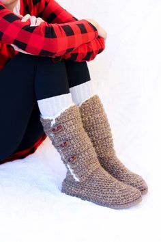 "This listing is for the Breckenridge Boots With Flip Flop Soles CROCHET PATTERN PDF only Learn how to transform an inexpensive pair of flip flops into UGG-style sweater boots in this fun pattern and step-by-step tutorial. The Breckenridge crochet boots with flip flop soles are equally at home shuffling around your living room as they are strolling through the mall. Boots, slippers, shoes, heaven, whatever you want to call these, they are incredibly comfortable and you can wear them just about a Crochet Pattern Slippers, Make And Do Crew, Modern Crochet Patterns, Flip Flop Boots, Crochet Boots, Ugg Style, Shoes Comfy, Crochet Hexagon, Comfy Sweater