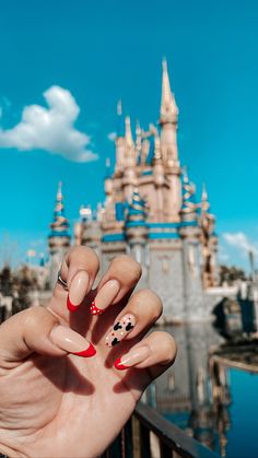 Disney Theme Acrylic Nails, Mickey Almond Nails, Disney Nails Oval, Vacation Nails Disney, Acrylic Nails Disney Designs, Mickey Inspired Nails, Disneyworld Nails Acrylics