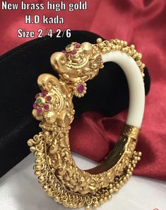 Shankha Pola Bangles, Pola Design Gold, Shankha Pola, Silver Payal, Antique Bangles, Wedding Jewellery Designs, Unique Bridal Jewelry