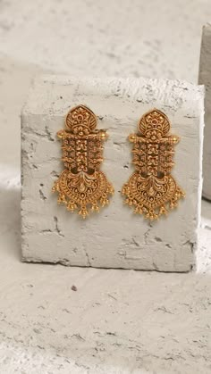 Temple Jewellery Earrings, Neck Pieces Jewelry, Antique Necklaces Design, New Gold Jewellery Designs, Gold Earrings Wedding, Temple Jewelry, Antique Jewellery Designs