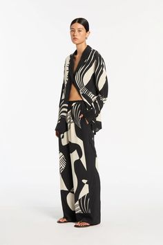 Realisme Pant – SIR. Female Suit, Drape Pants, Wide Leg Pant Suit, Monochrome Prints, Draped Blouse, Printed Wide Leg Pants, Blouse Pants, Pantalon Large, Printed Blouse