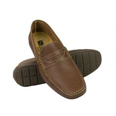 Interior made in leather to ensure maximum comfort and breathability.Natural non-slip rubber ideal for any season. Mens Loafers, Leather Boat Shoes, Low Top Sneakers, Slip Ons, Loafer Shoes, Loafers Men, Boat Shoes, Shoes Mens, Men's Shoes