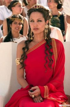 Angelina Jolie Alexander, Goddess Hairstyle, Greek Hairstyle, Greek Hairstyles, Angelina Jolie Movies, Greek Hair, Greek Goddess Costume, Goddess Costume, Goddess Hairstyles