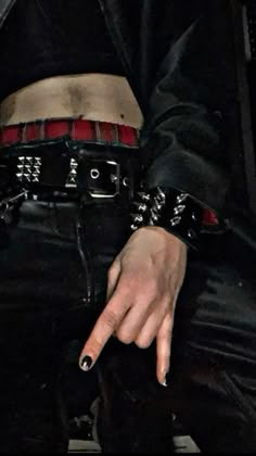 Goth Rockstar Aesthetic, Rockstar Clothes Mens, Heavy Metal Aesthetic Outfits Men, Alt Guy Aesthetic, Punk Aesthetic Boy, Alt Boy Aesthetic, Sirius Black Aesthetic, Punk Guy, Rocker Aesthetic