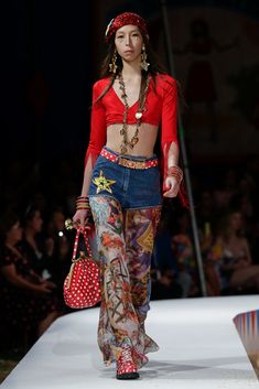 Moschino Spring 2019 Menswear Los Angeles Collection - Vogue Unique Runway Fashion, Parisienne Chic, Patterned Pants, Runway Fashion Couture, Runway Outfits, Fashion Couture, Mode Inspo, Runway Looks, Fashion Killa