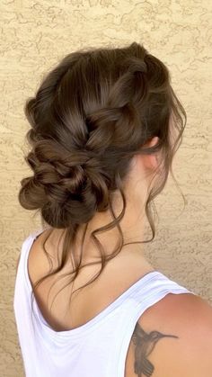 Hoco Hairstyles Dark Brown Hair, Brides Maids Hairstyles Simple, Fall Bridesmaid Hairstyles Up Dos, Bridesmaid Hair Updo Brunette, Brunette Hair Wedding Styles, Simple Prom Hair Updo, Prom Hair Mid Length, Bride Hairstyles Brunette, Hoco Hair Updo