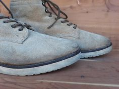 "Vintage men's Frye chukka suede ranch work boots, beige color, round toe, vibram sole, size 11 1/2, show very little wear. Good condition, very clean, made in Usa. Please, check carefully the measurements, photos and description of the article before buying it, we do not accept changes or returns. Outsole Approximate Dimensions: 12 1/2\" long heel to toe. 11 1/2\" Inside from the heel to the toe. 4 1/4\" Widest wide in front of footwear. 1\" Tall heel. 6\" Tall total. Let me know if you have an Casual Suede Desert Boots With Reinforced Toe, Rugged Suede Steel Toe Work Boots, Rugged Suede Work Boots With Steel Toe, Rugged Work Boots With Suede Lining And Round Toe, Rugged High-top Suede Desert Boots, Rugged Suede Chukka Boots With Vibram Sole, Rugged High-top Suede Chukka Boots, Boots Beige, Suede Chukkas