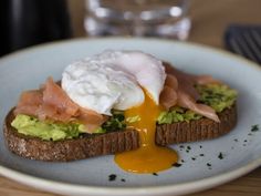 Poached Eggs On Toast, Diet Bread, Nutritious Meal Plan, Breakfast Choices, Inflammatory Foods, Diet Meal Plans, Week Meal Plan, Meals For The Week, Easy Breakfast